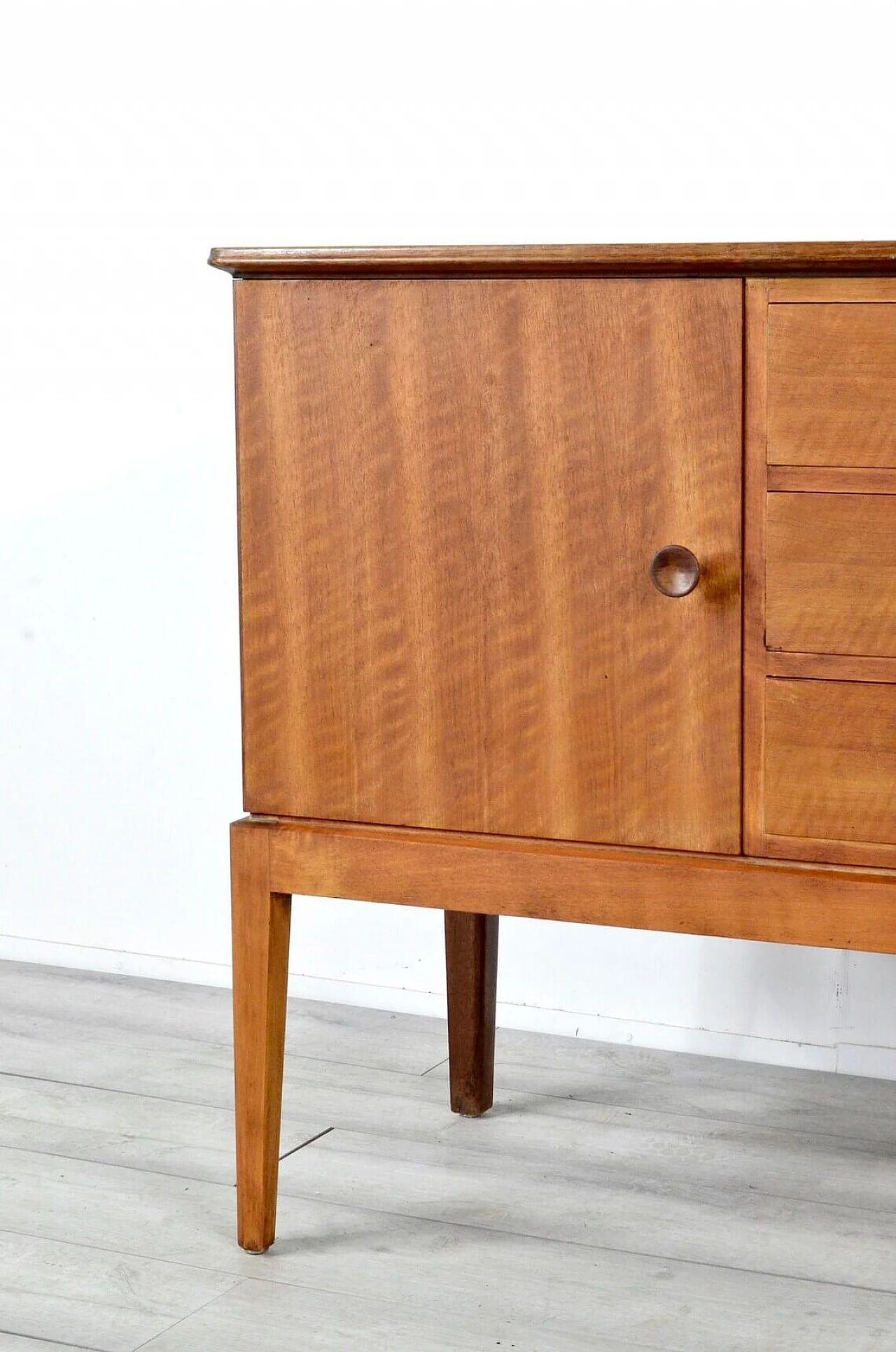Sideboard in walnut by Gordon Russell for Heal's, 60s 1272370