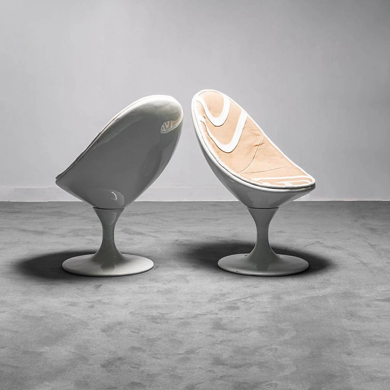 Pair of oval leather and velvet armchairs, 70s 1273179