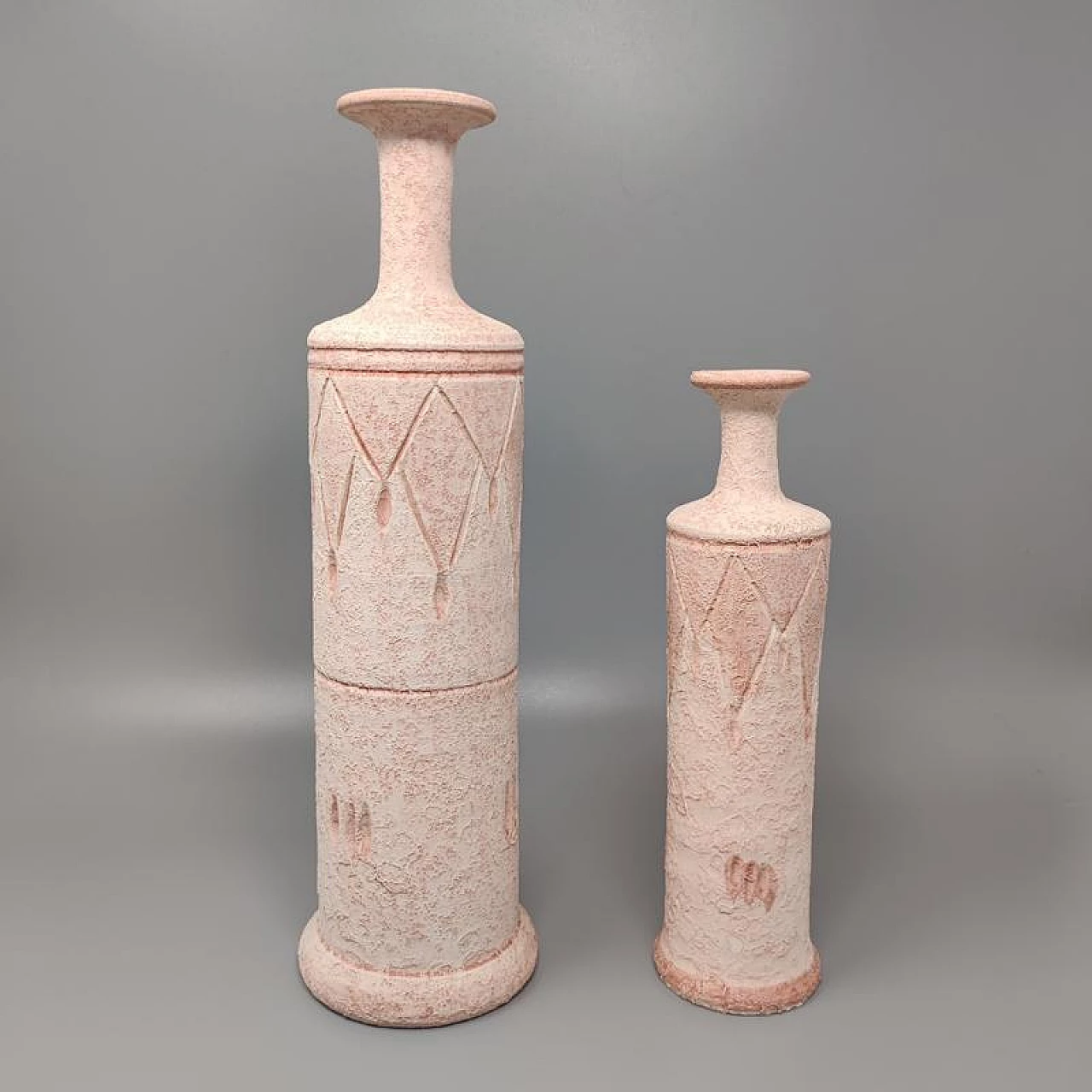 Coppia di vasi in ceramica color rosa antico, anni '70 1273822