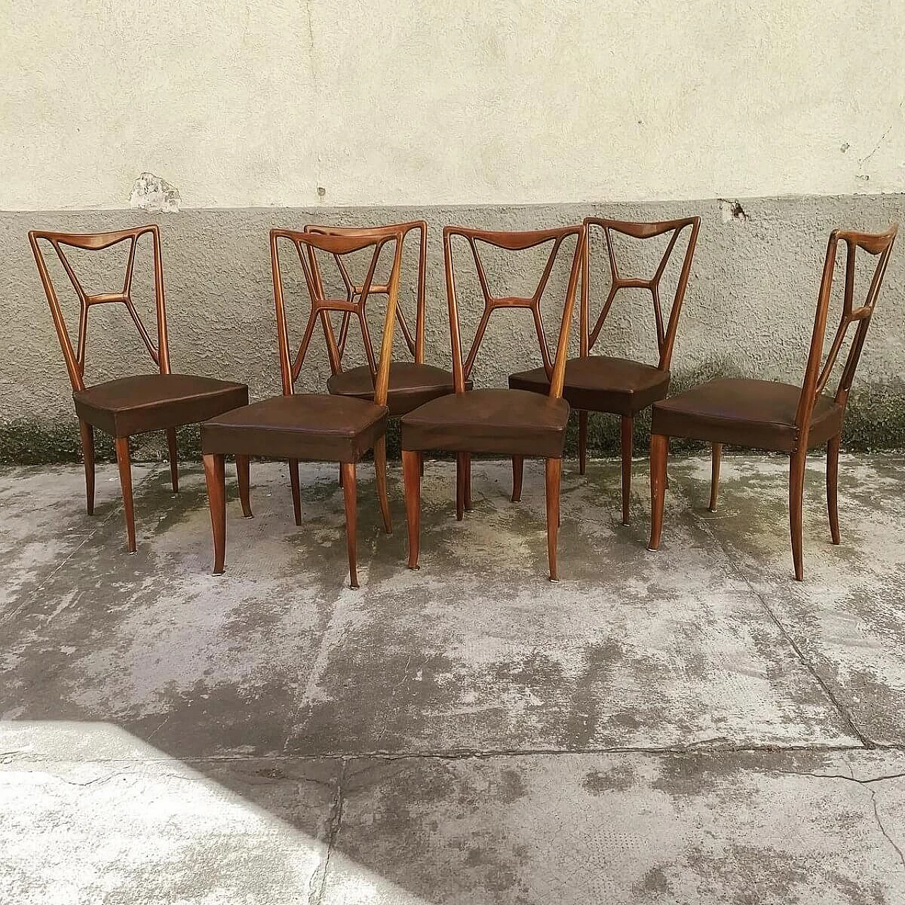 6 Chairs in the style of Paolo Buffa in walnut, skai and brass, 50s 1274463