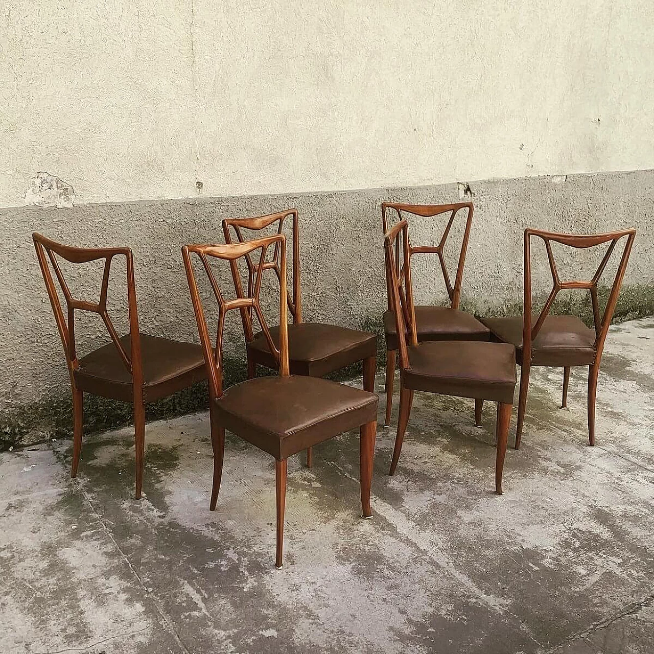 6 Chairs in the style of Paolo Buffa in walnut, skai and brass, 50s 1274464