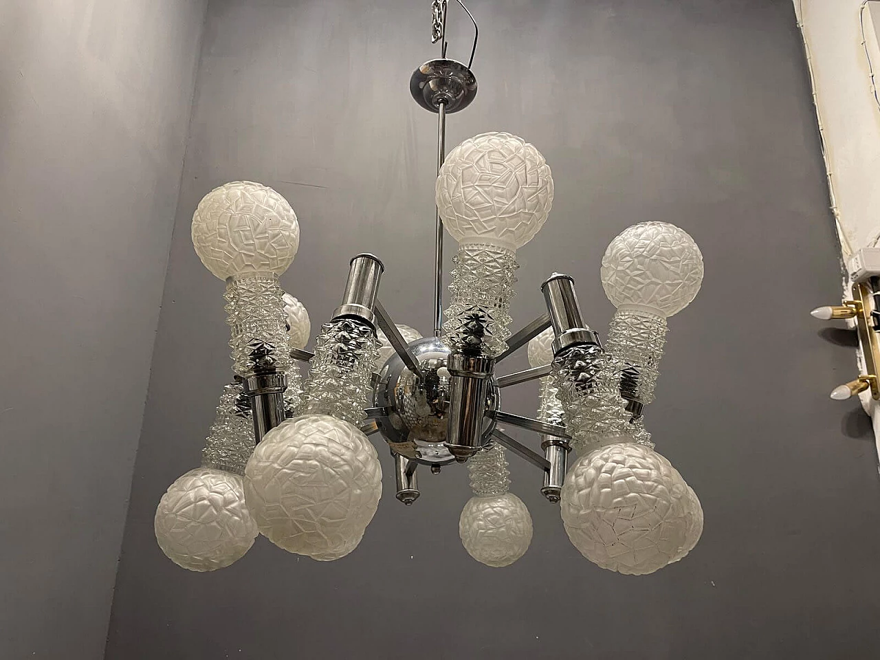 Lampadario Sputnik in vetro con struttura cromata, anni '70 1274492