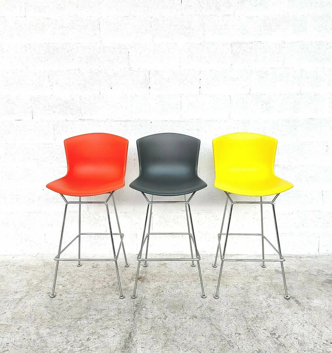3 Stools in coloured plastic and chrome-plated steel by Harry Bertoia for Knoll, 60s 1274934