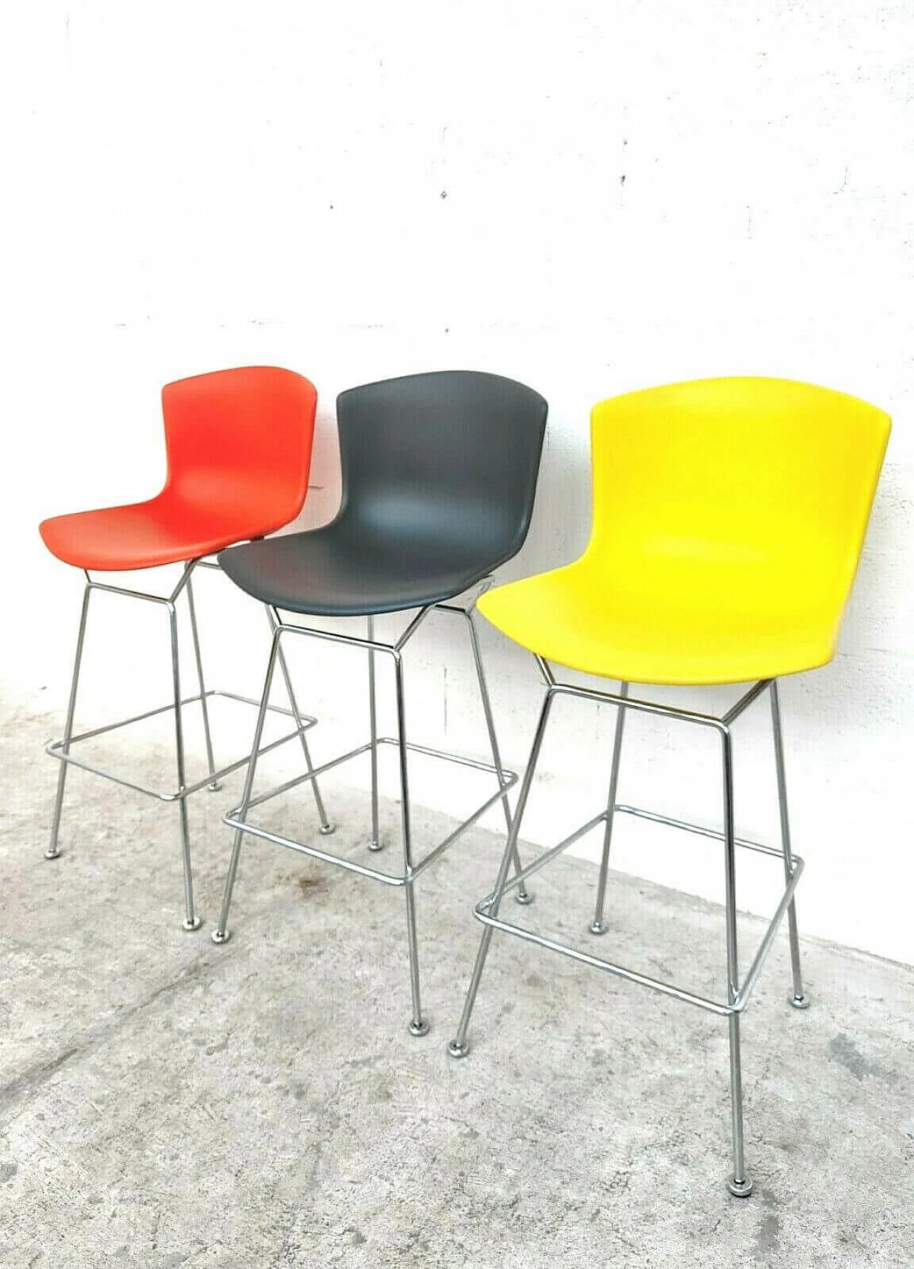 3 Stools in coloured plastic and chrome-plated steel by Harry Bertoia for Knoll, 60s 1274936