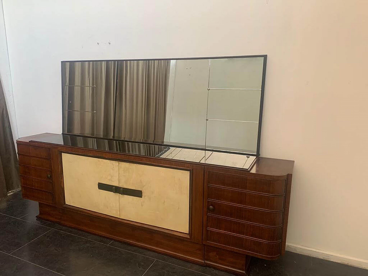 Credenza con specchio Art Deco in palissandro e pergamena con piano in vetro nero, anni '30 1275569