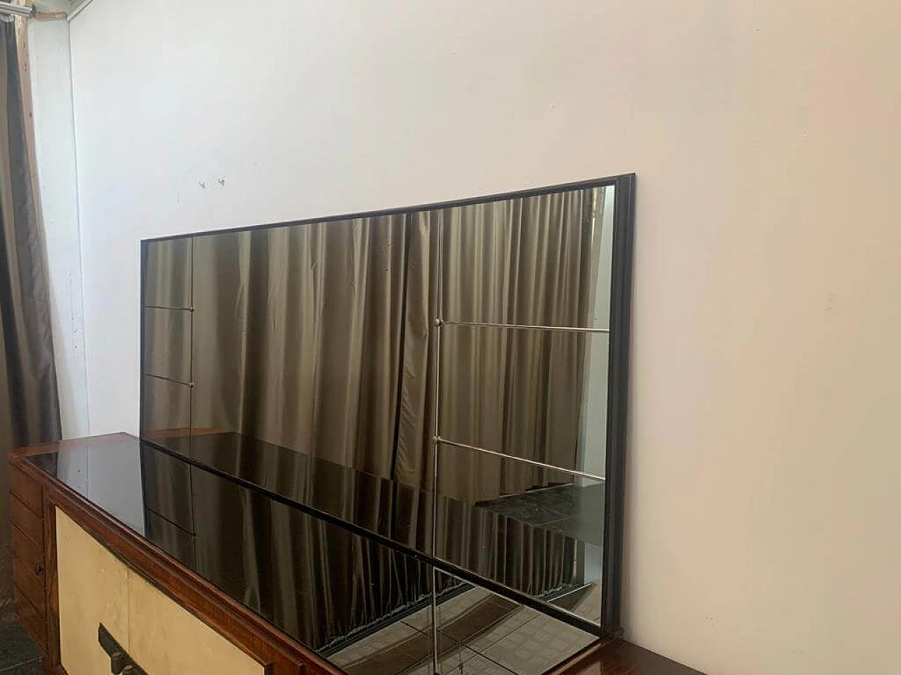 Credenza con specchio Art Deco in palissandro e pergamena con piano in vetro nero, anni '30 1275579
