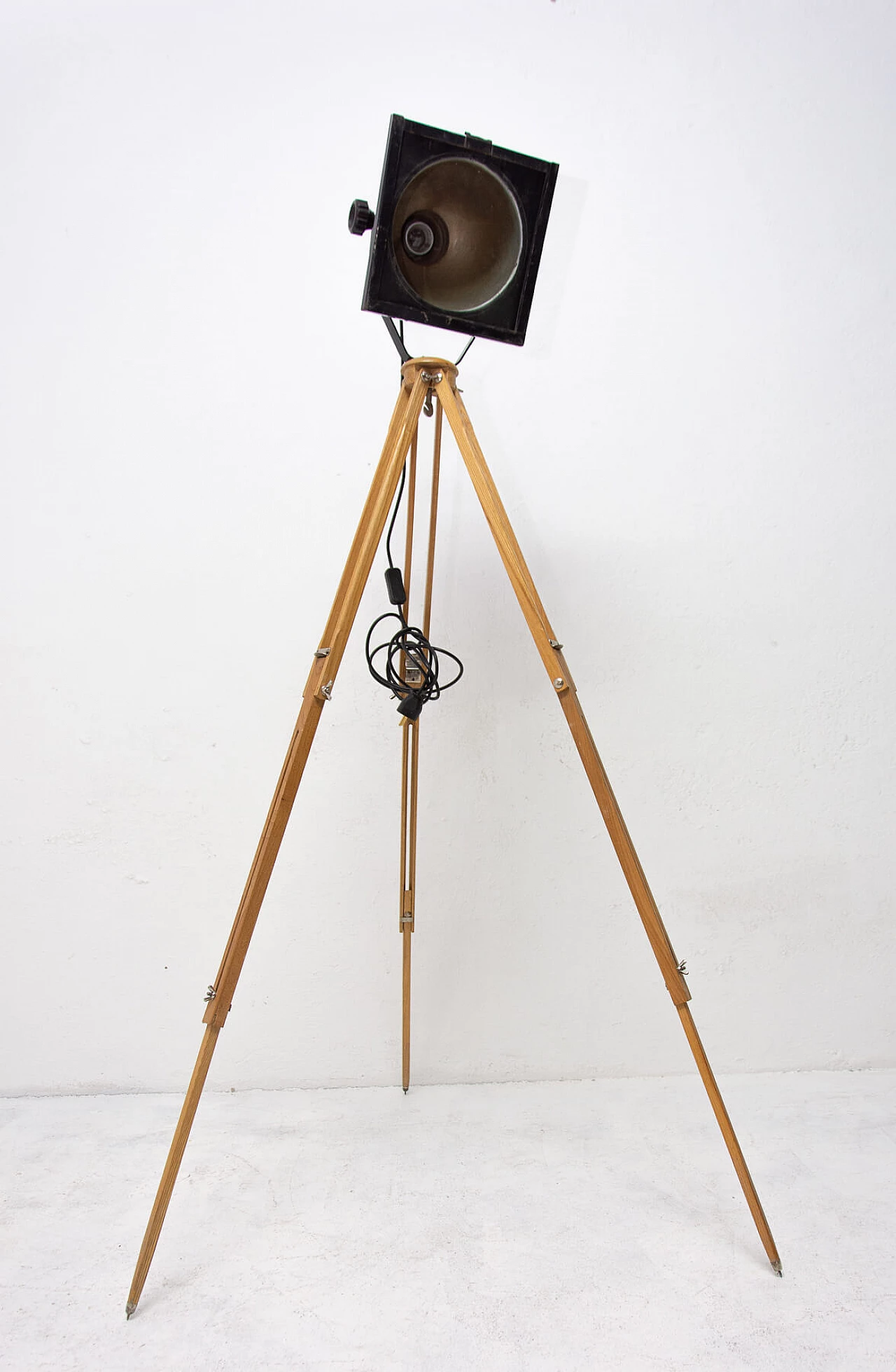 Black enamel ball lamp on tripod, 70s 1275852