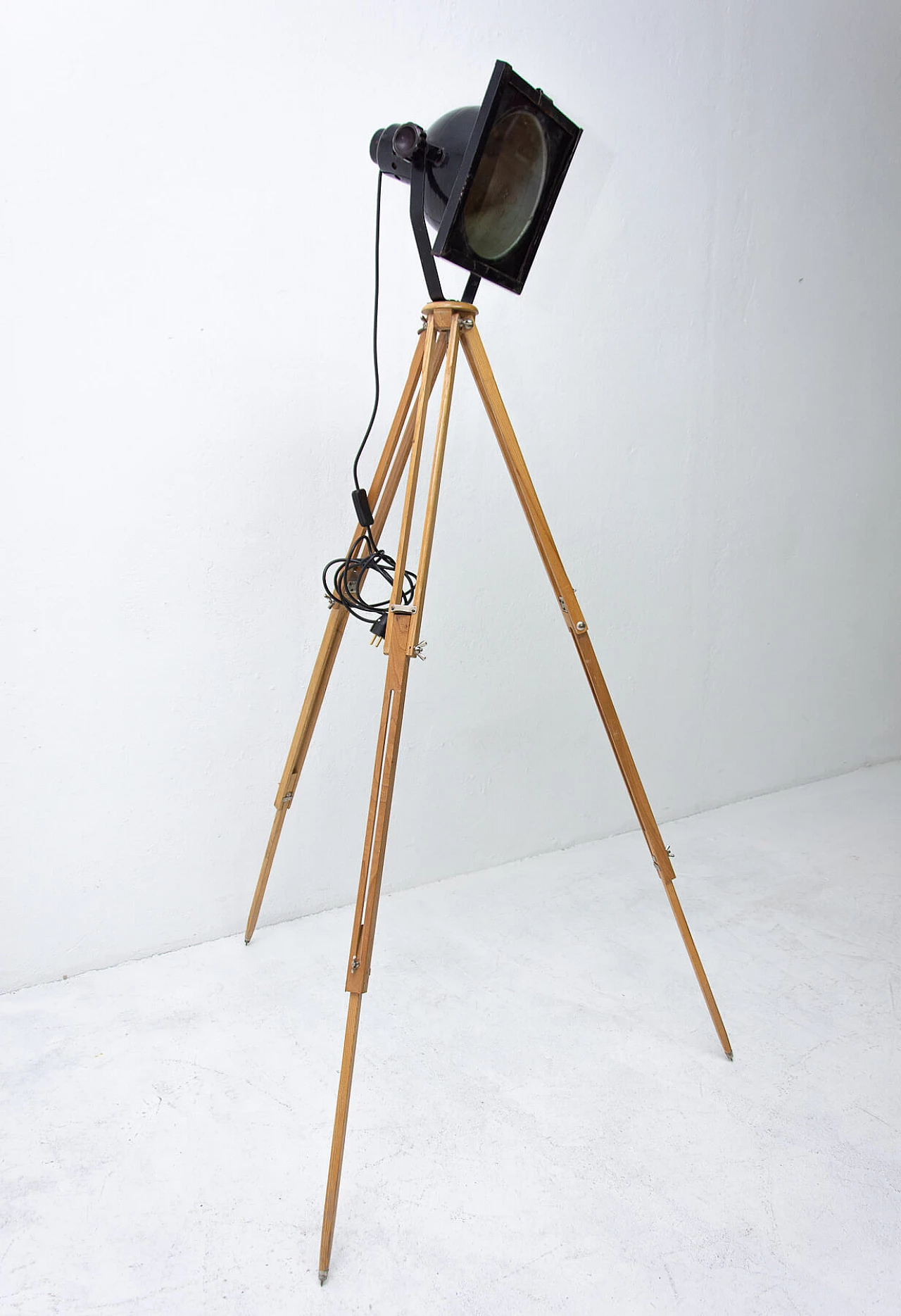 Black enamel ball lamp on tripod, 70s 1275857