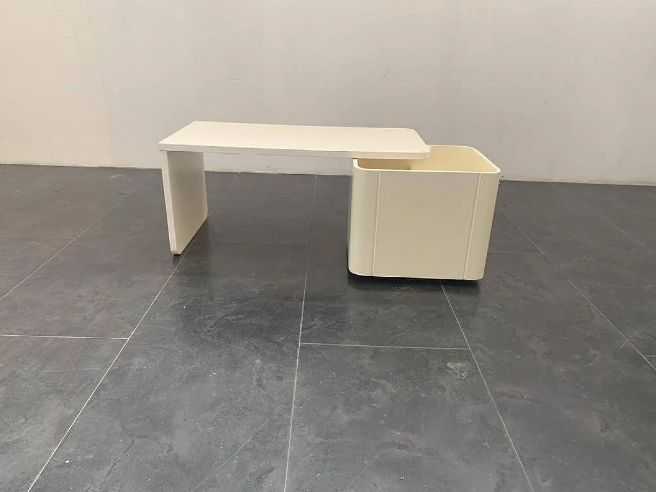 Tavolino multifunzionale laccato bianco, anni '70 1276053