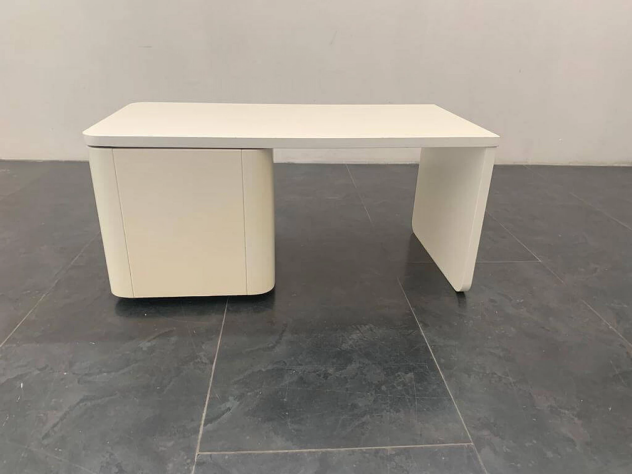 Tavolino multifunzionale laccato bianco, anni '70 1276055