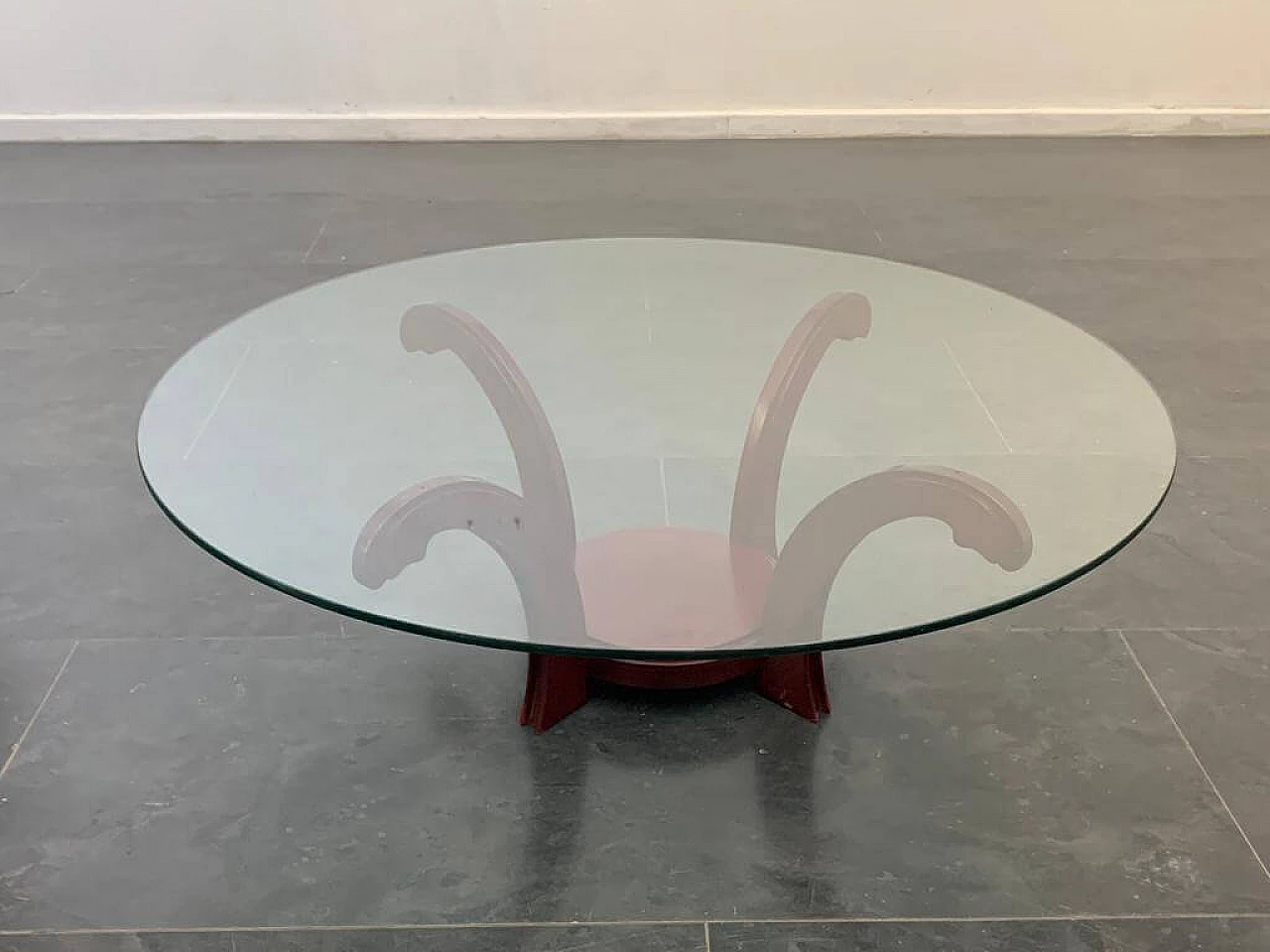 Mahogany circular coffee table with crystal, 70s 1276076
