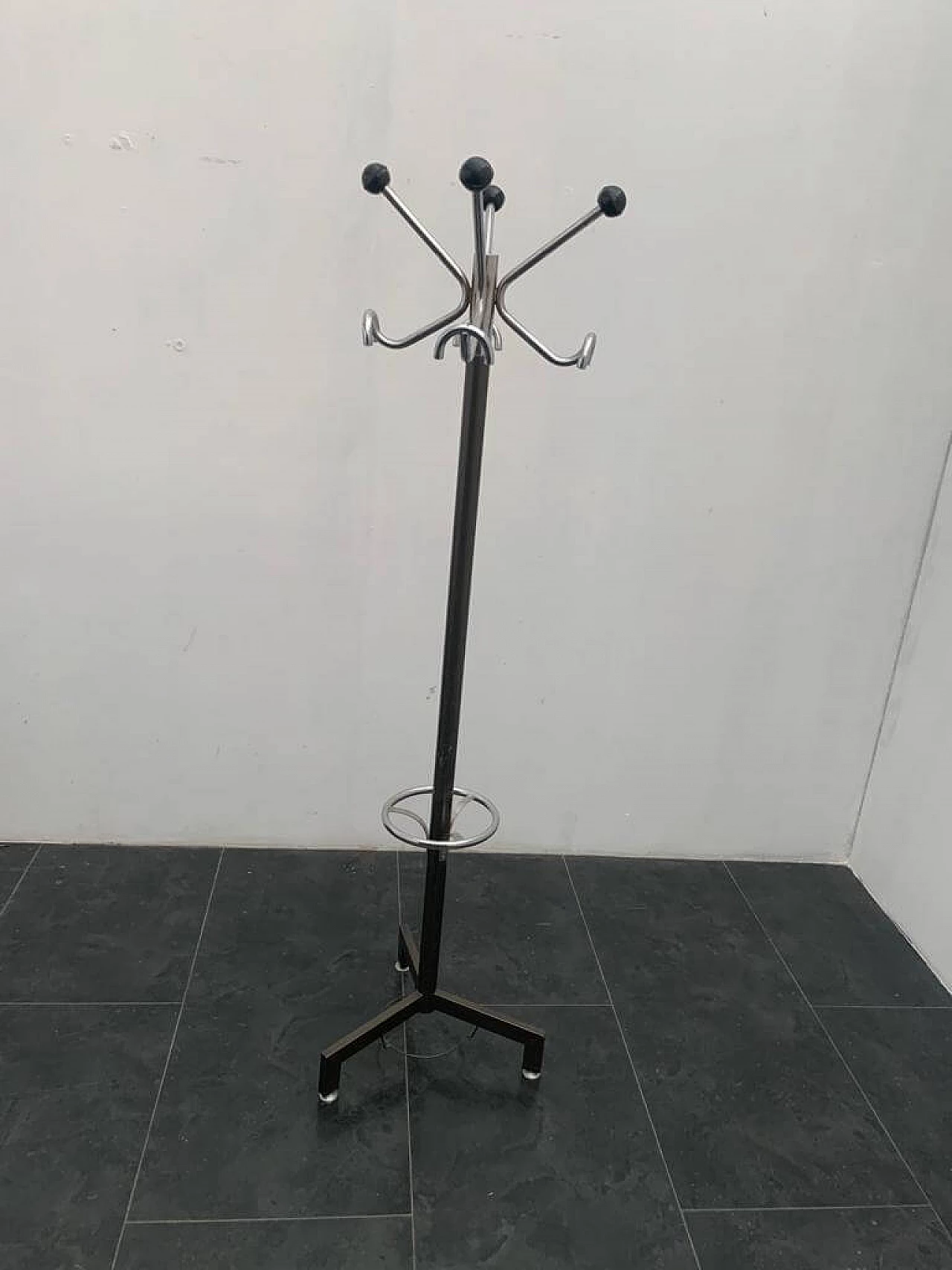 Coat stand in steel and anthracite lacquer, 70s 1276159