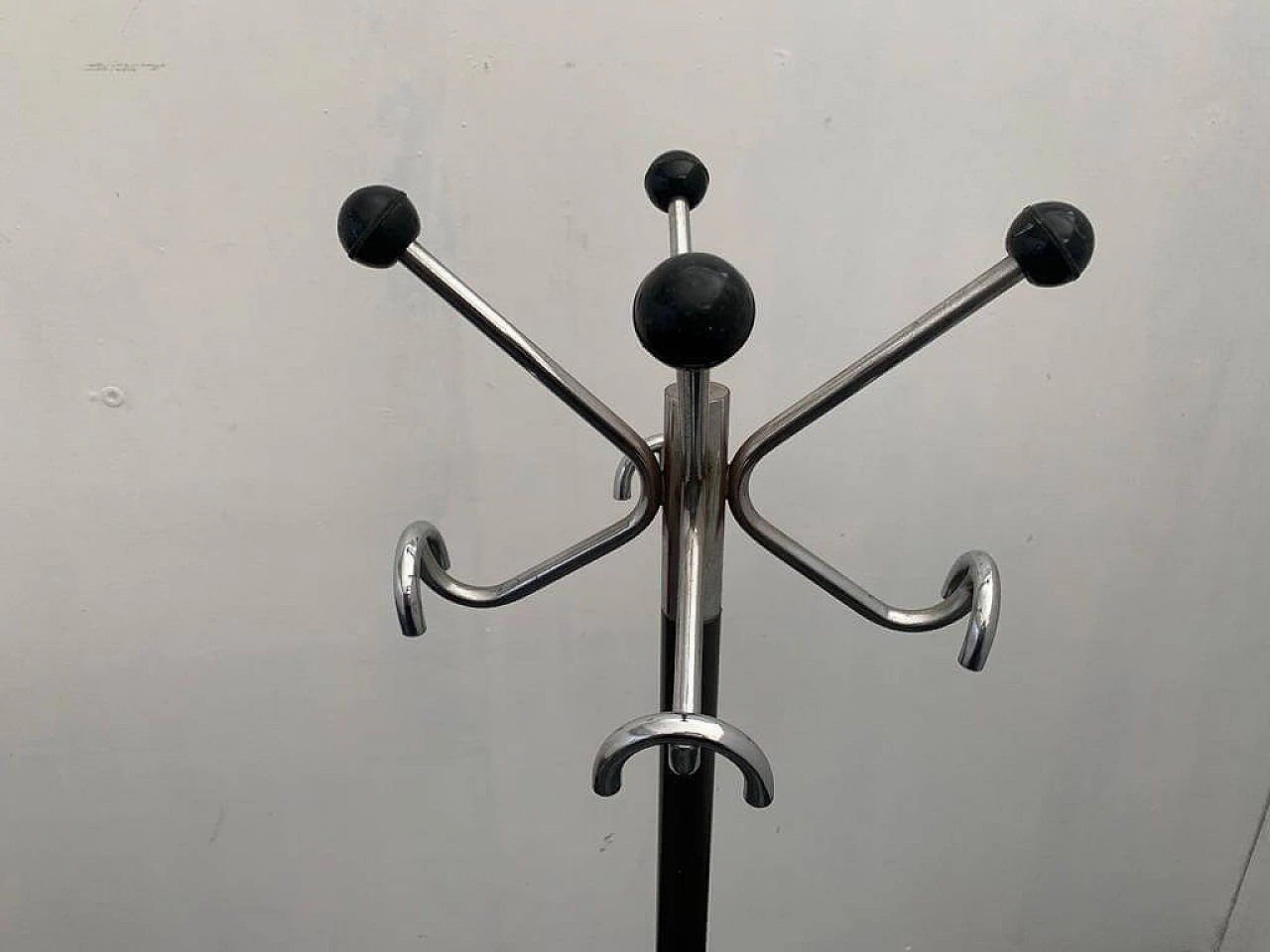 Coat stand in steel and anthracite lacquer, 70s 1276161