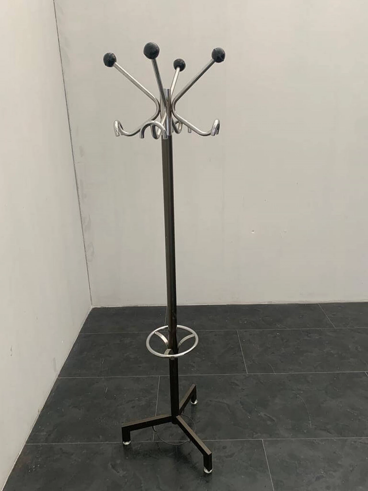 Coat stand in steel and anthracite lacquer, 70s 1276162