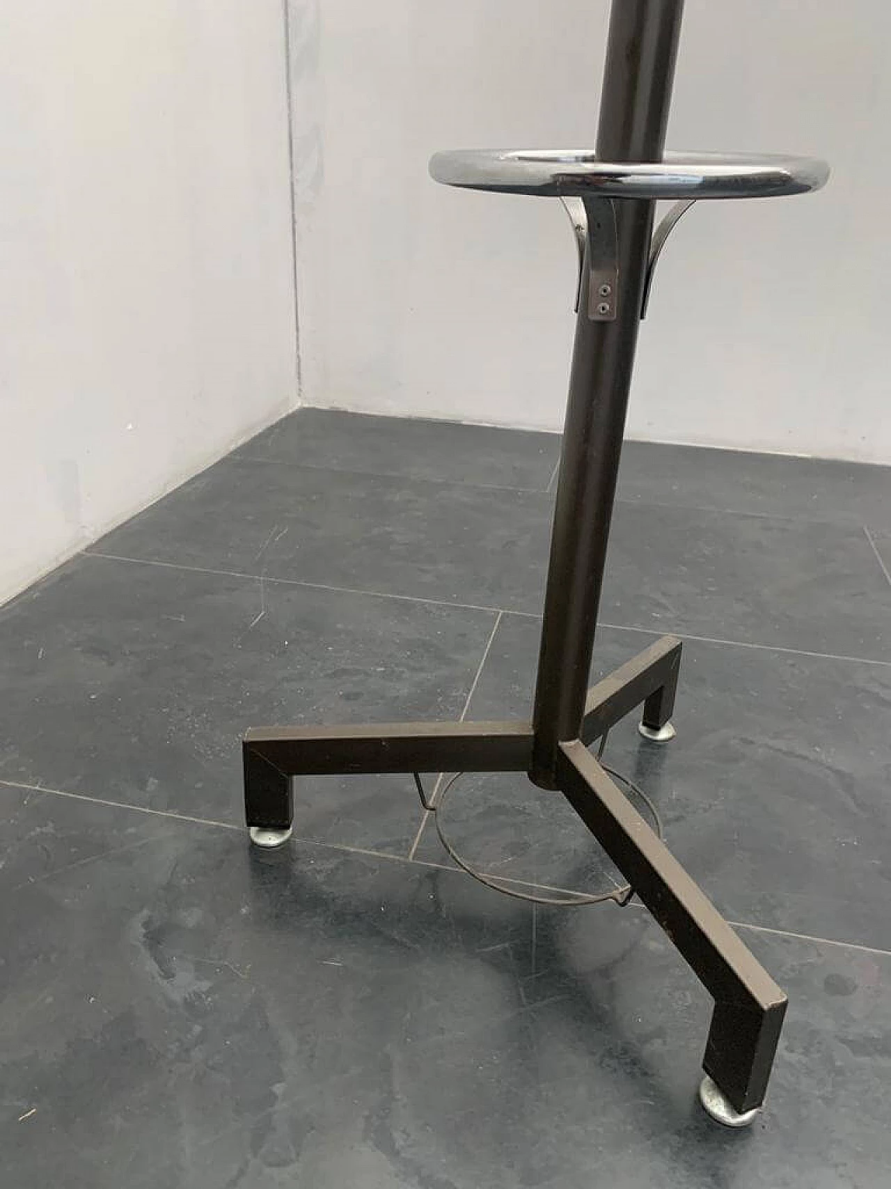 Coat stand in steel and anthracite lacquer, 70s 1276164