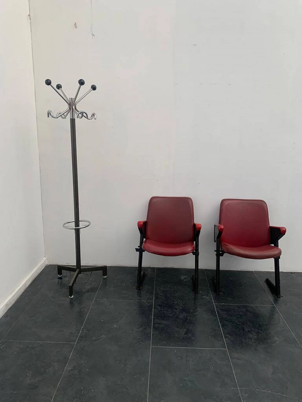 Coat stand in steel and anthracite lacquer, 70s 1276166