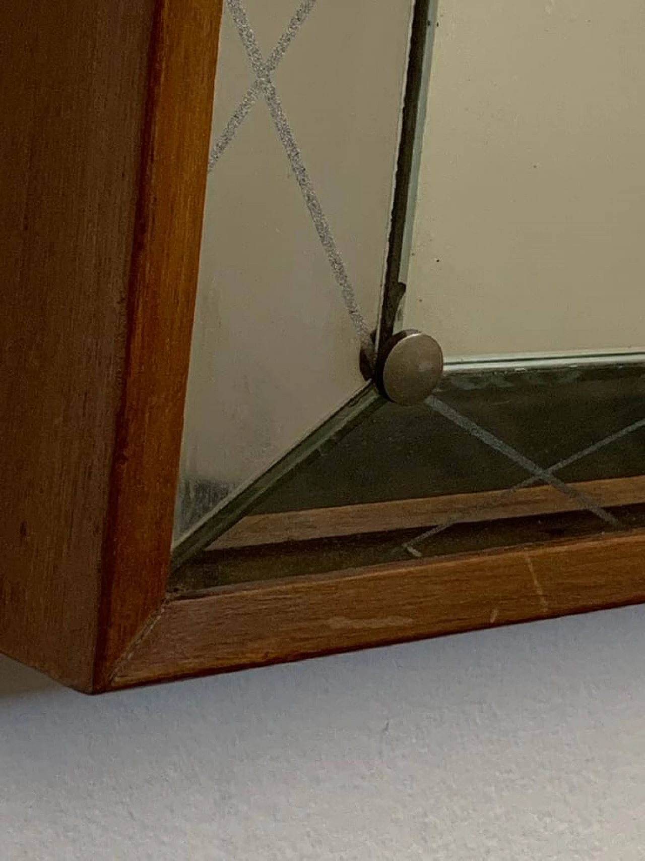 Specchio Art Deco con bordo rialzato e inciso, anni '30 1276193