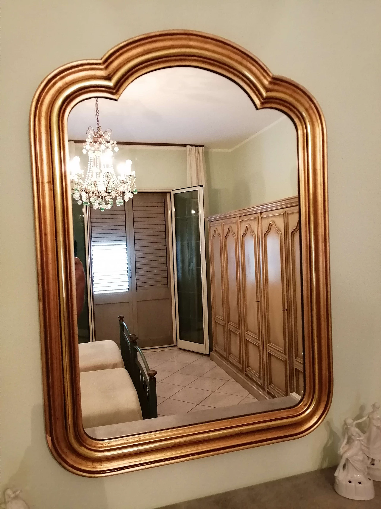 Wall mirror with antiqued gold frame, 80s 1276516