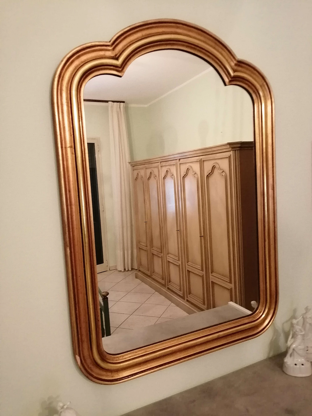 Wall mirror with antiqued gold frame, 80s 1276517