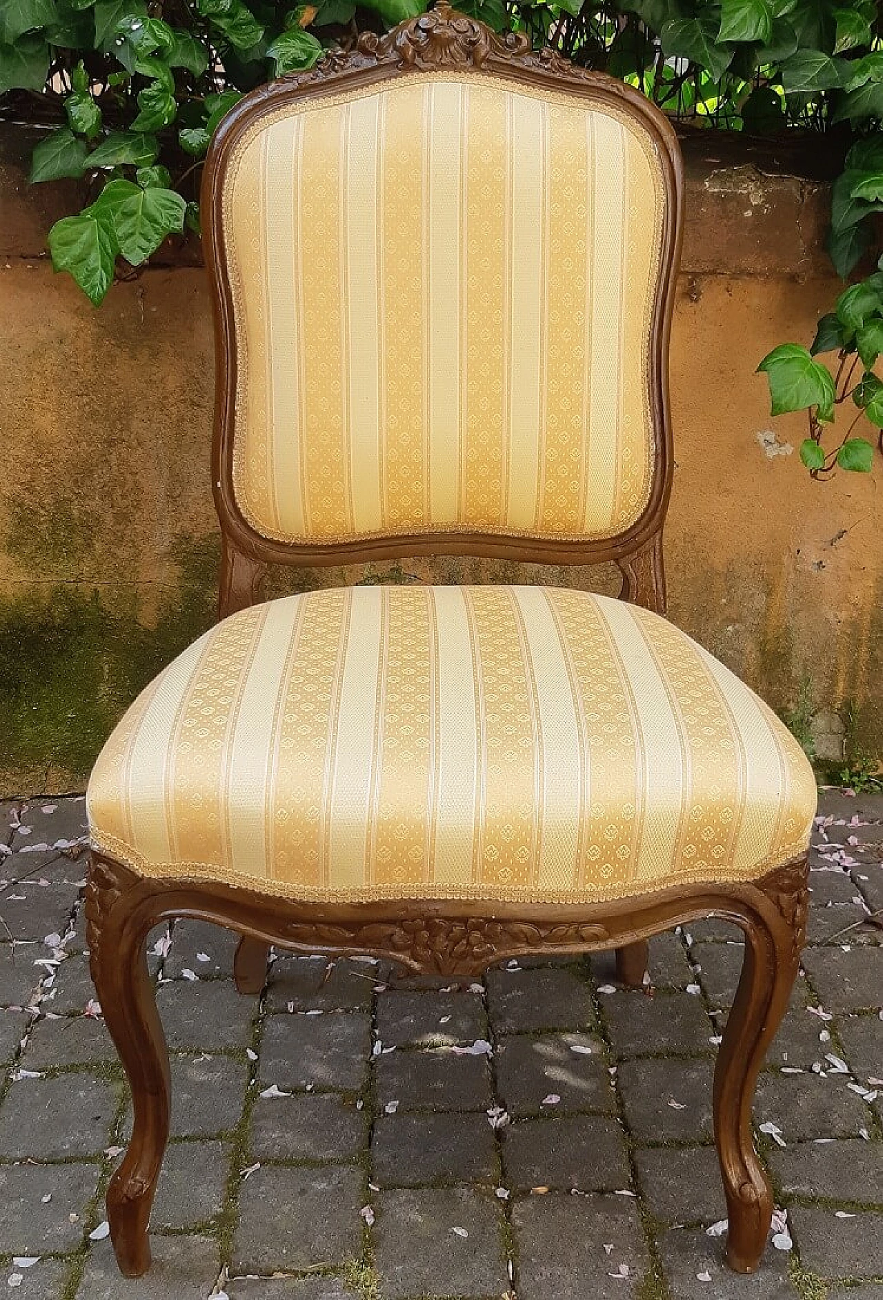 Venetian living room composed by sofa, pair of armchairs and 4 chairs in lacquered wood and fabric, 19th century 1276700