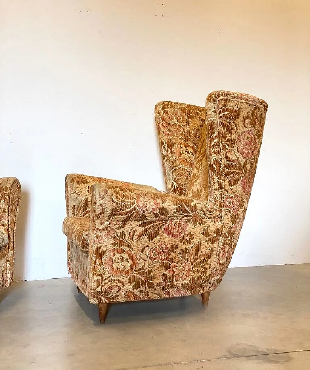 Pair of armchairs with floral fabric, 60s 1277087