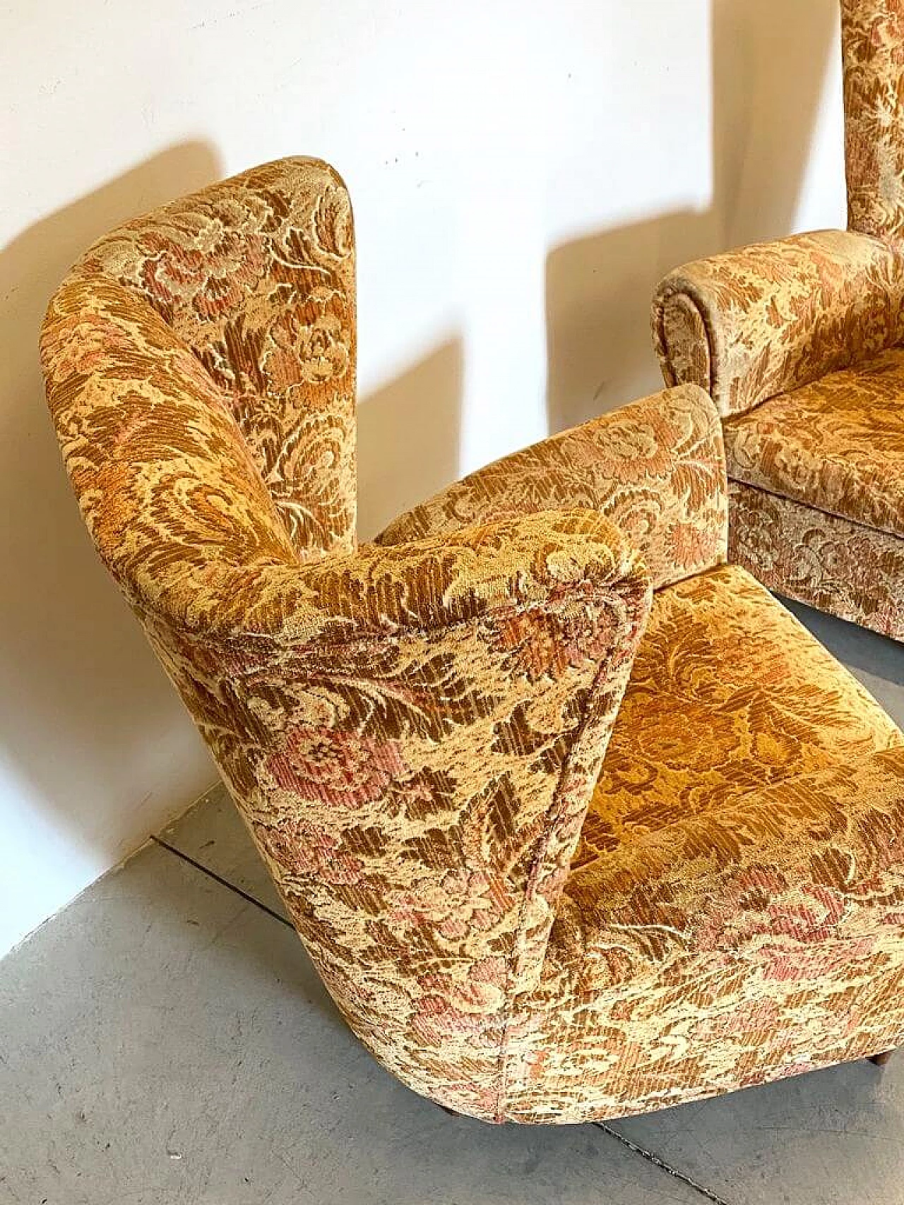 Pair of armchairs with floral fabric, 60s 1277088