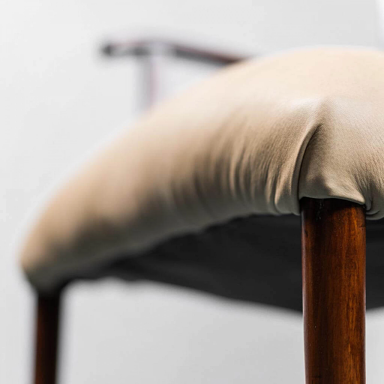 3 Sedie in pelle e velluto con struttura in legno, anni '50 1277297