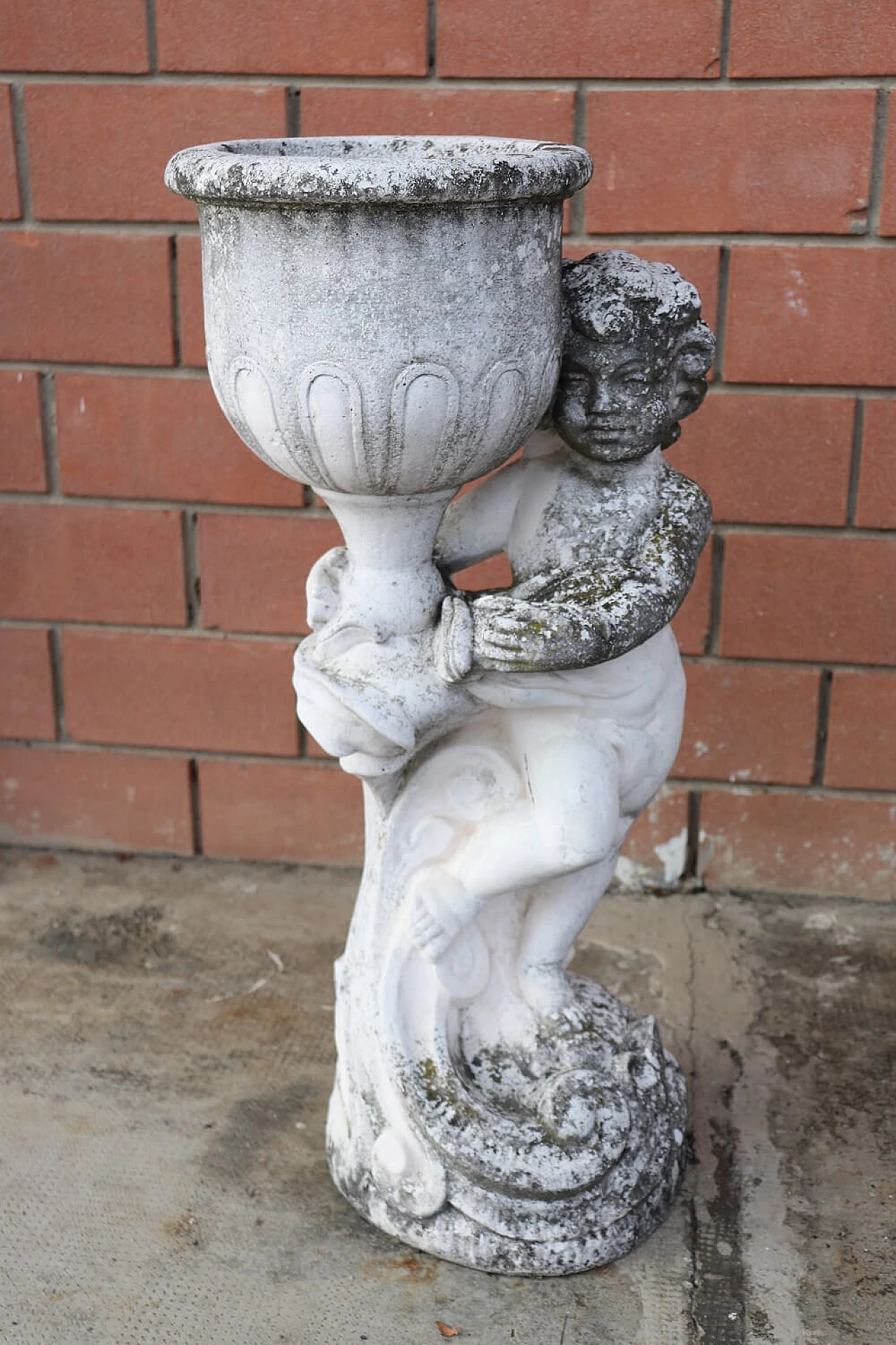 Pair of outdoor grit statues with vase holder, early 20th century 1277728