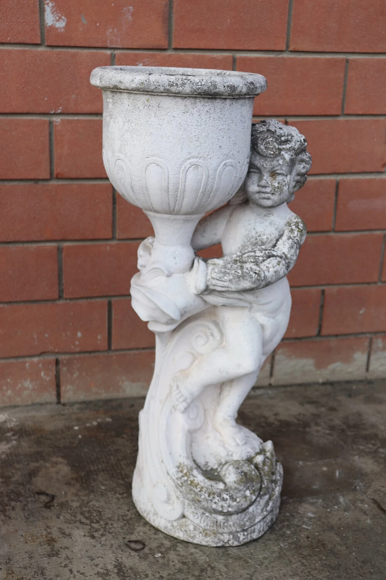 Pair of outdoor grit statues with vase holder, early 20th century 1277729