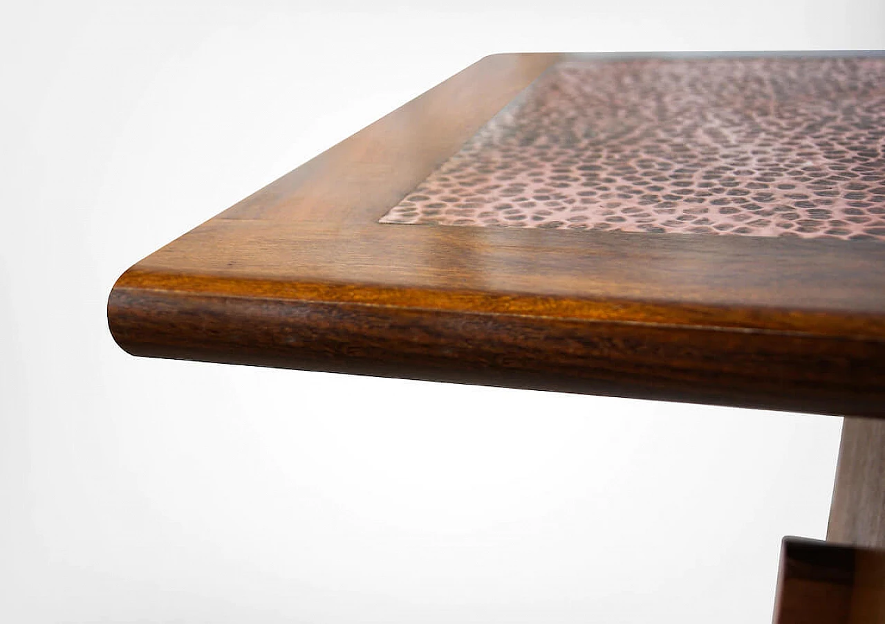 Tavolino in teak massiccio con piano in rame martellato di G Plan, anni '70 1278383