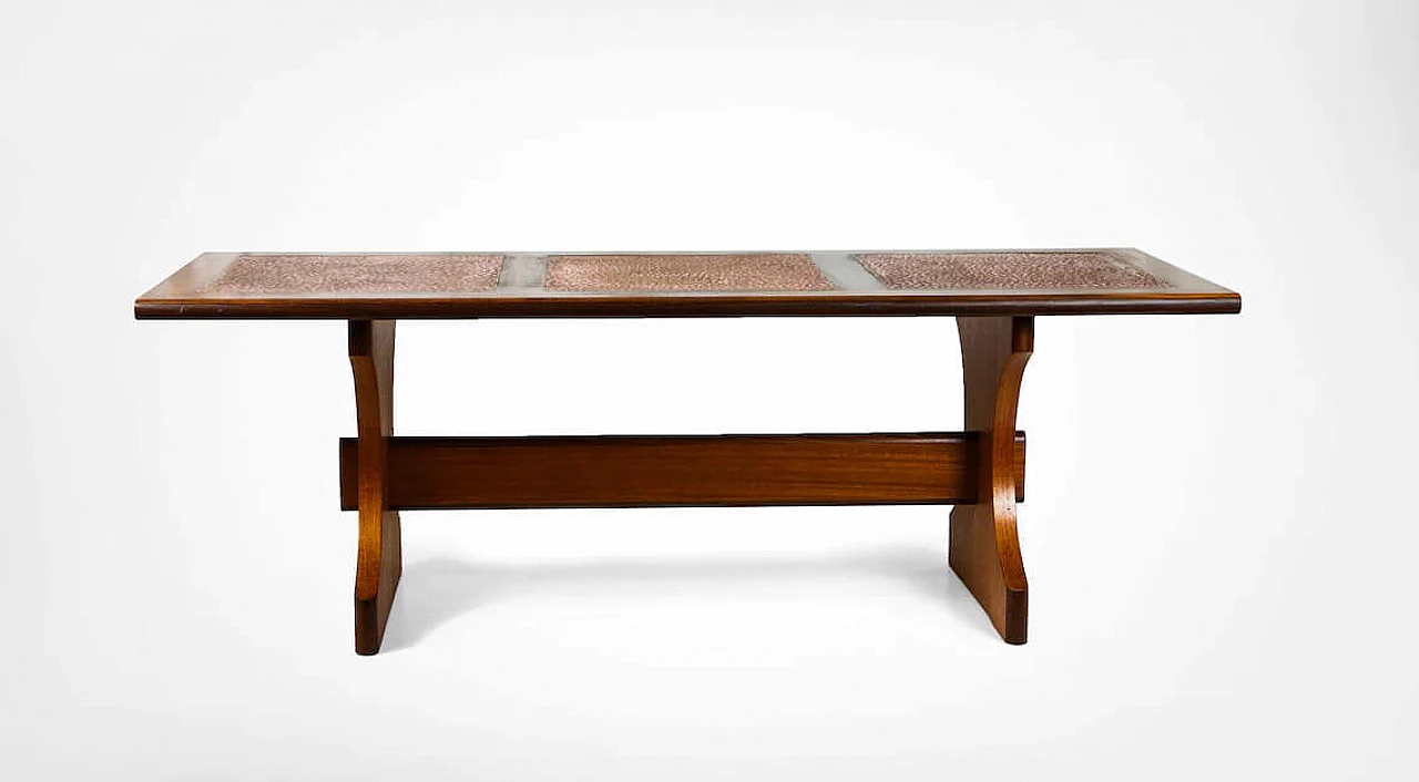 Tavolino in teak massiccio con piano in rame martellato di G Plan, anni '70 1278384