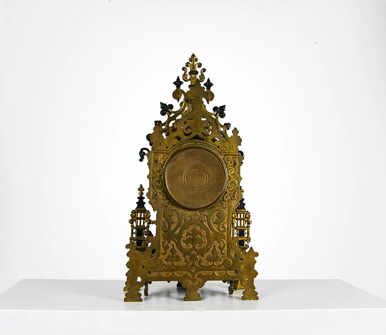 Orologio da camino e coppia di candelabri in ottone e smalto Champlevé di Japy Frere France, '800 1278418
