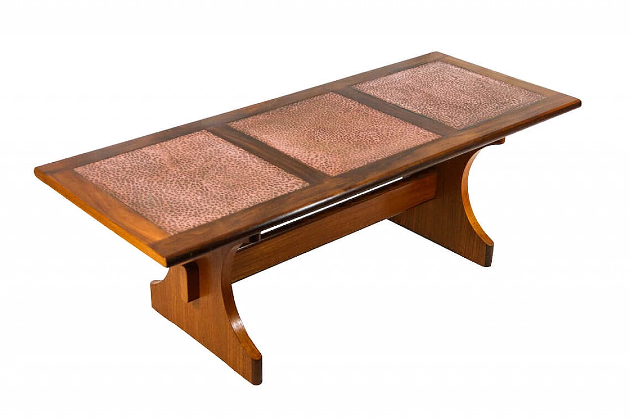 Tavolino in teak massiccio con piano in rame martellato di G Plan, anni '70 1278520