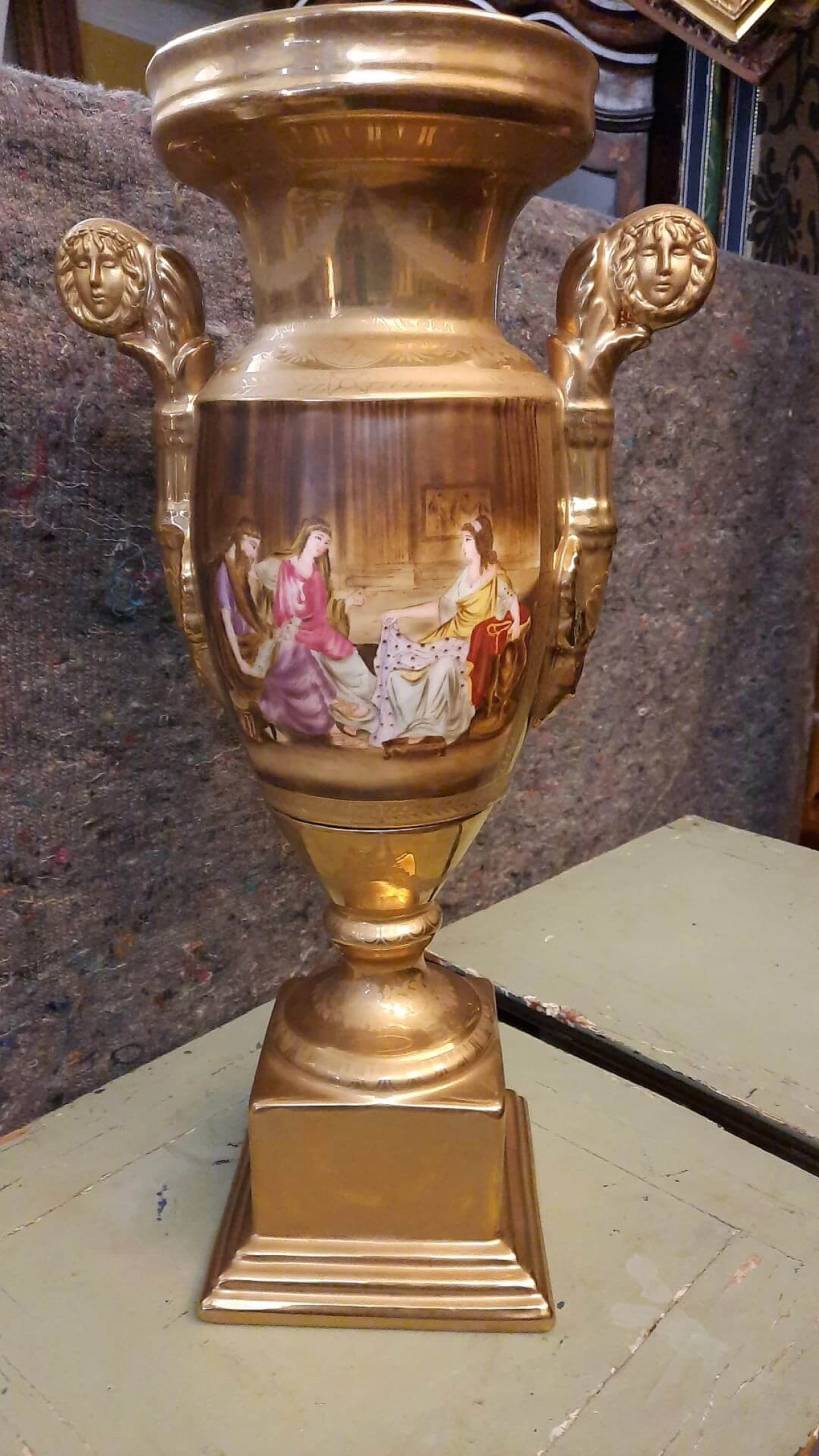 Vaso in stile neoclassico in ceramica dorata, '800 1278680