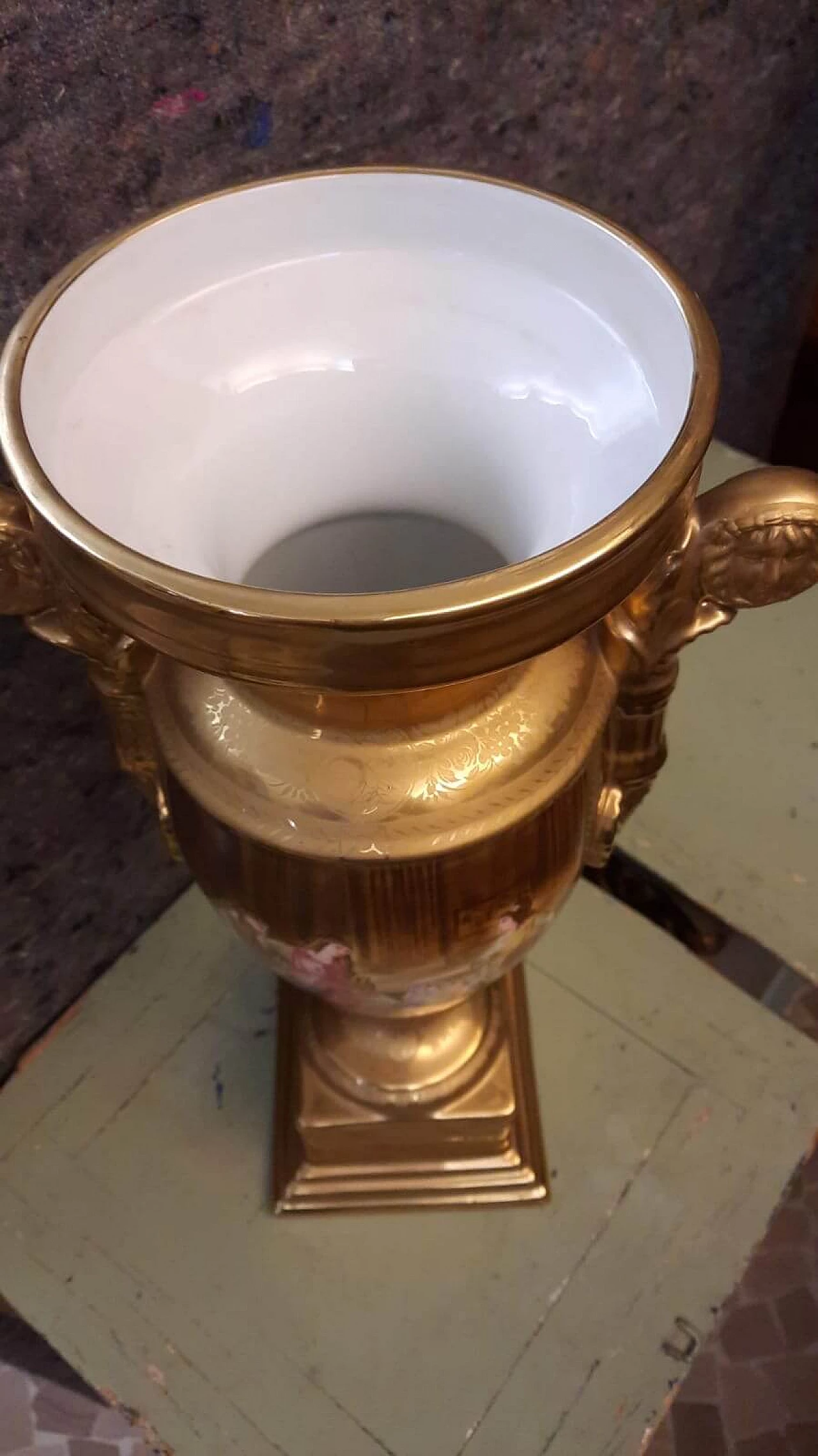 Vaso in stile neoclassico in ceramica dorata, '800 1278681