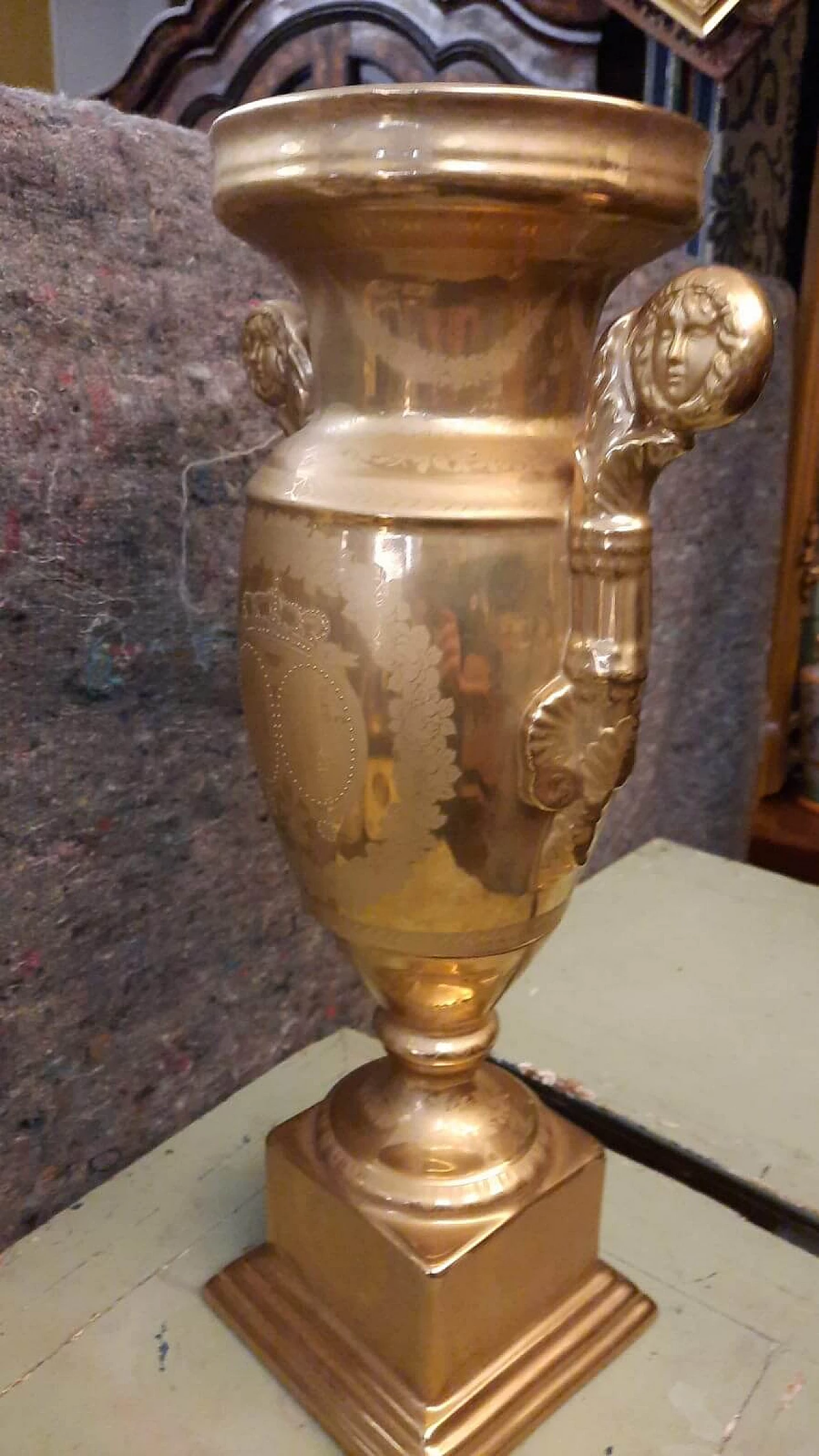 Vaso in stile neoclassico in ceramica dorata, '800 1278682