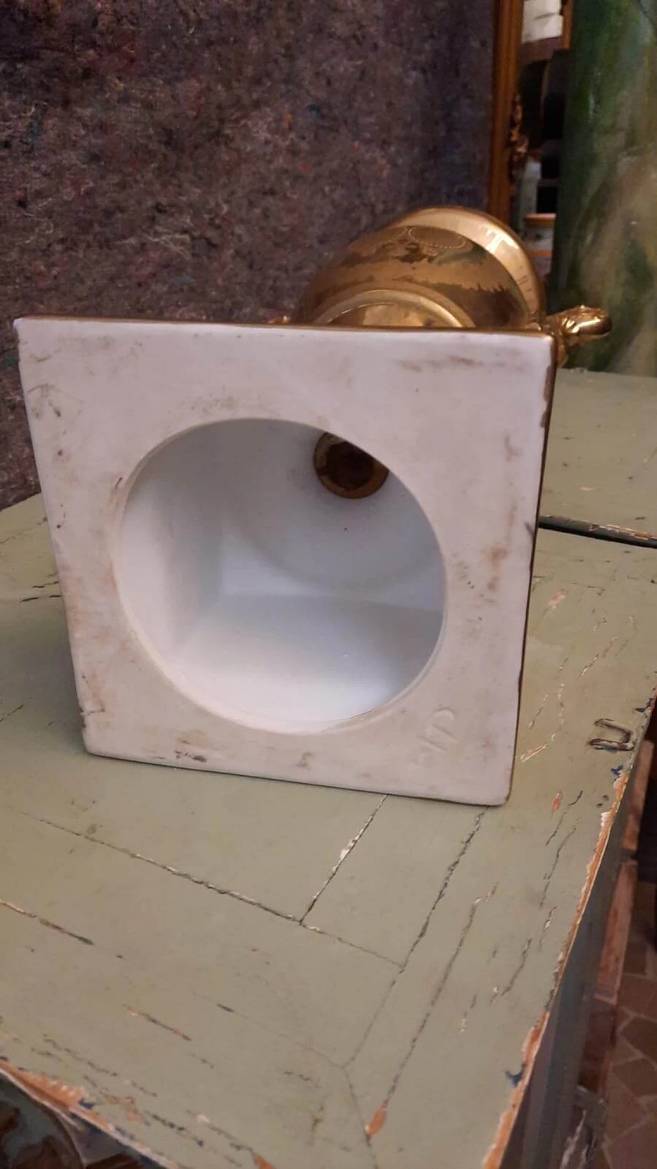 Vaso in stile neoclassico in ceramica dorata, '800 1278683