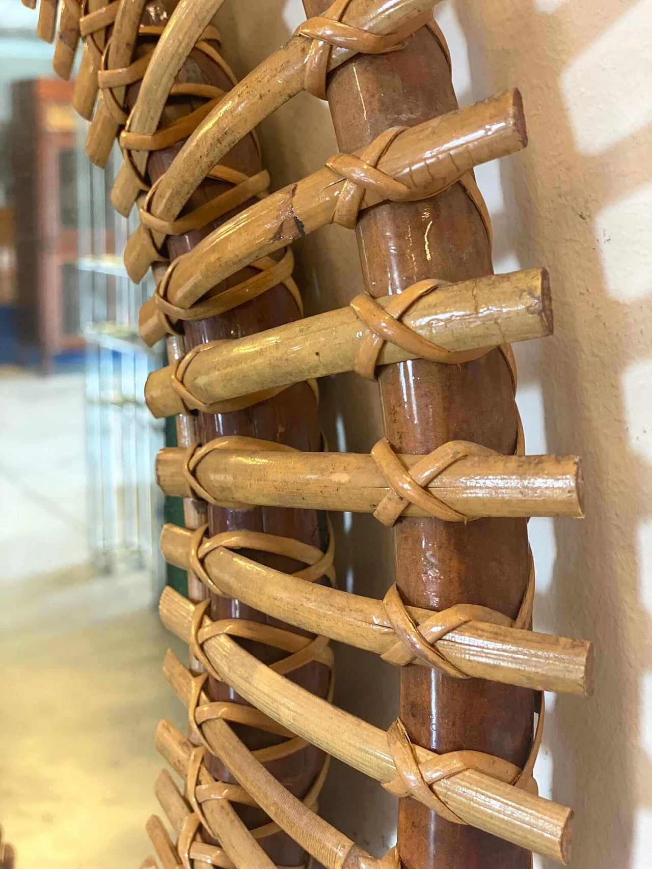 Specchio rotondo in bambù, anni '70 1278941