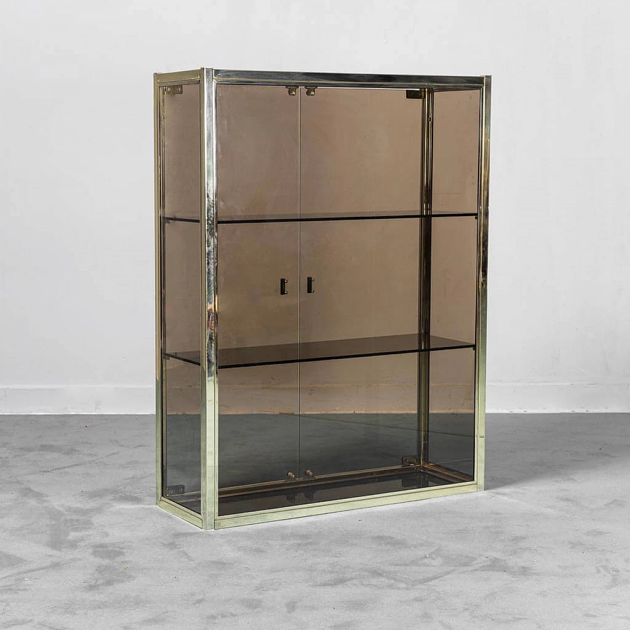 Gilded metal and smoked glass showcase, 70s 1279492