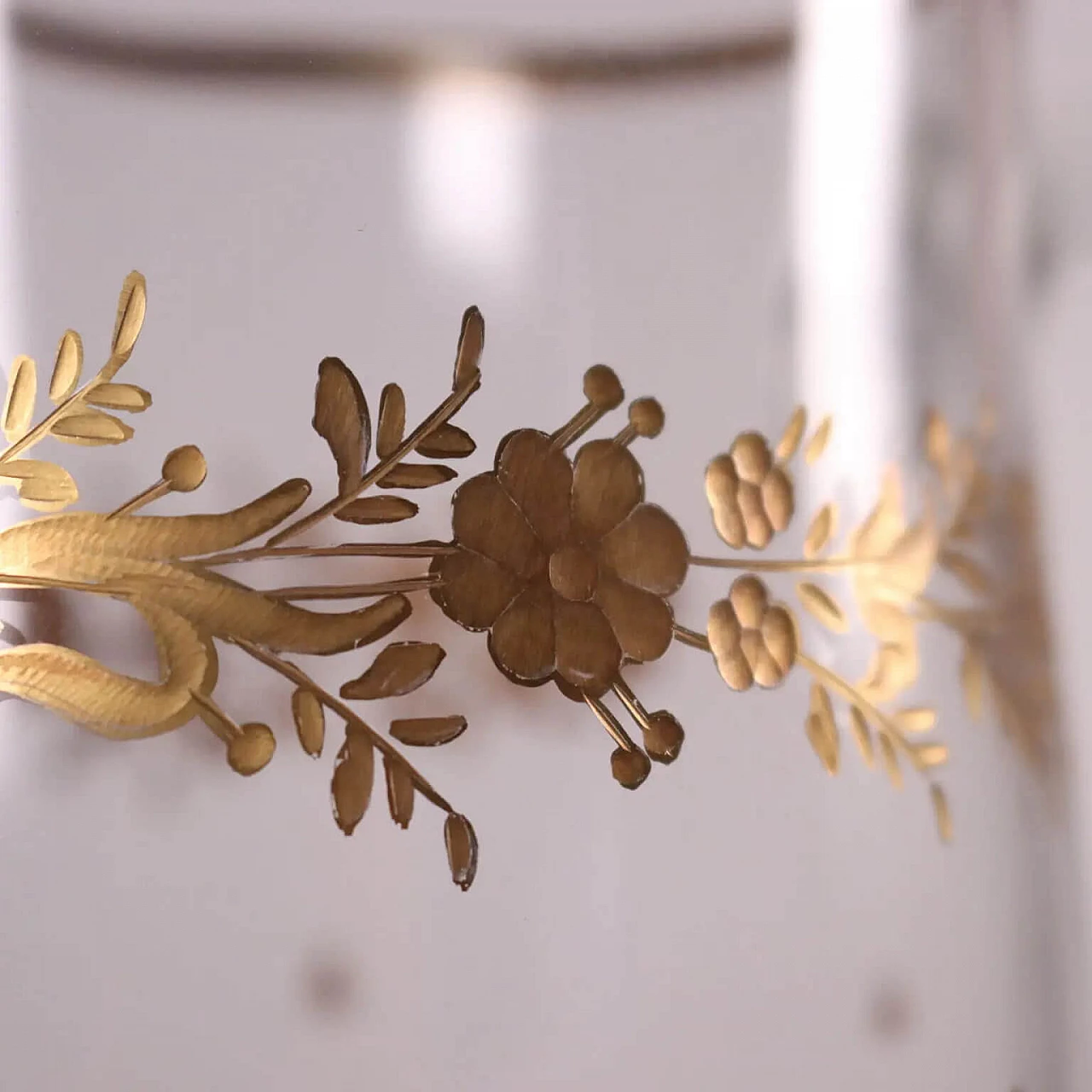 Servizio di bicchieri in cristallo molato e decoro in oro 1279897