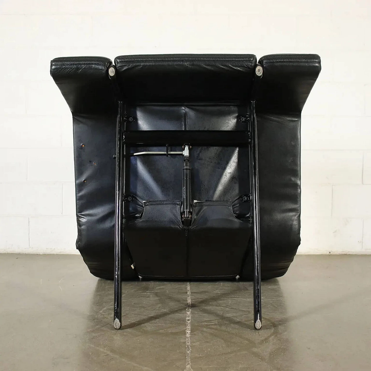 Poltrona Kilkis in metallo laccato e pelle di Tittina Ammannati & Gianpiero Vitteli per Brunati, anni '80 1279982