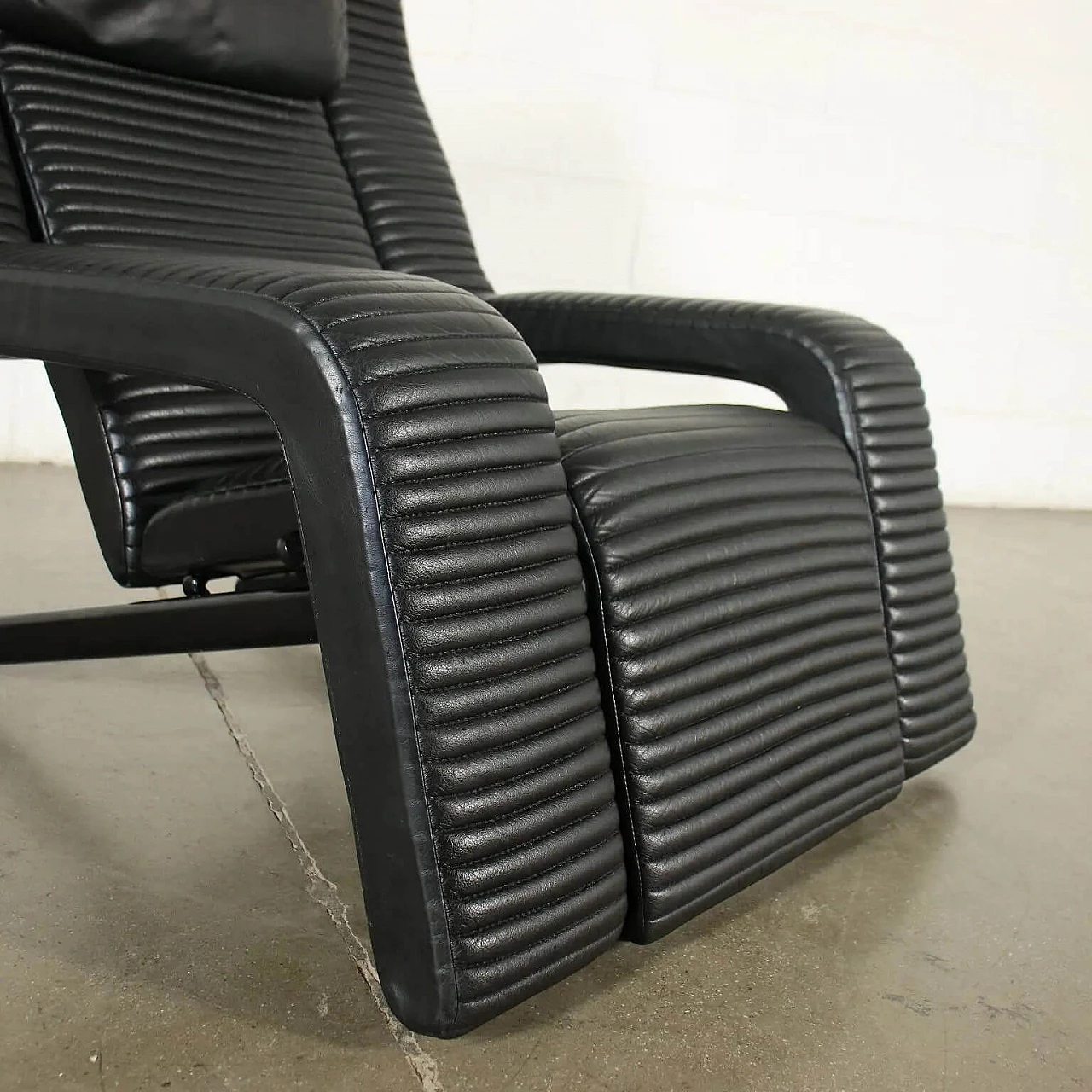 Poltrona Kilkis in metallo laccato e pelle di Tittina Ammannati & Gianpiero Vitteli per Brunati, anni '80 1279988