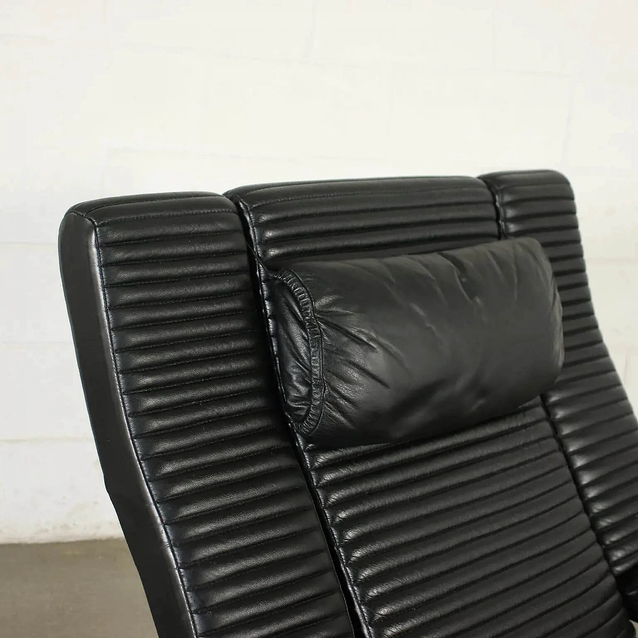 Poltrona Kilkis in metallo laccato e pelle di Tittina Ammannati & Gianpiero Vitteli per Brunati, anni '80 1279990