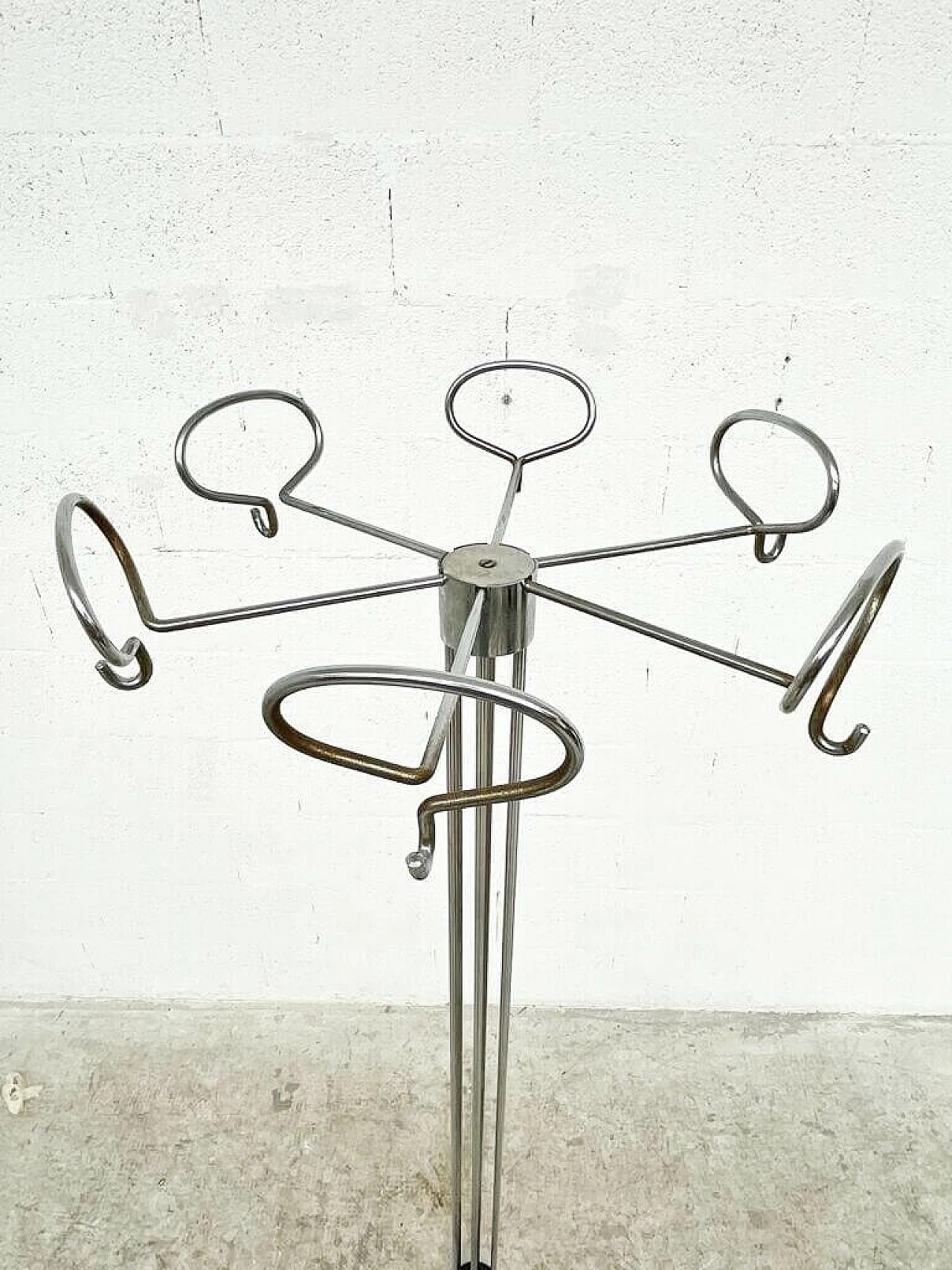 Chromed coat stand by Isao Hosoe for Valenti Luce, 70s 1280330