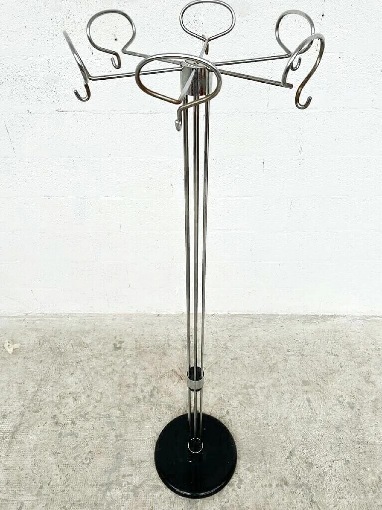 Chromed coat stand by Isao Hosoe for Valenti Luce, 70s 1280332