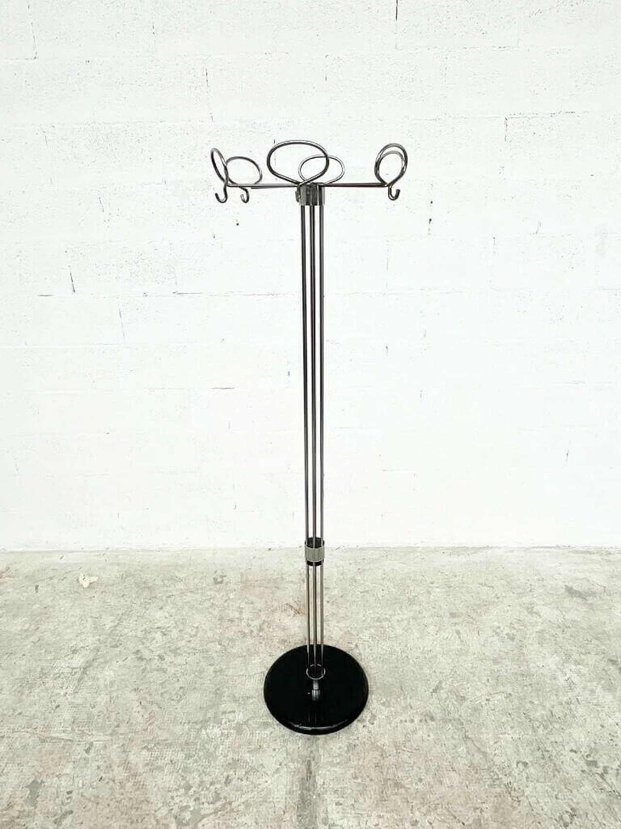 Chromed coat stand by Isao Hosoe for Valenti Luce, 70s 1280333