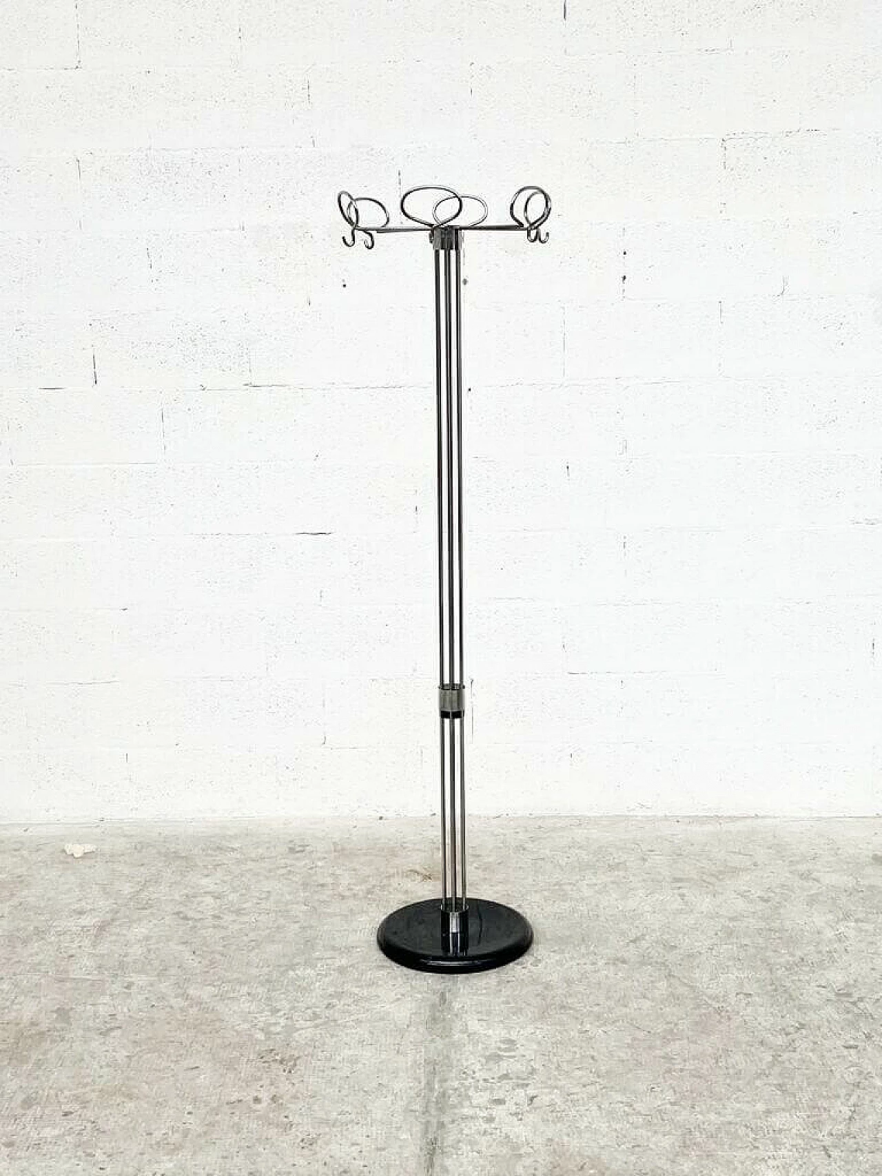 Chromed coat stand by Isao Hosoe for Valenti Luce, 70s 1280335