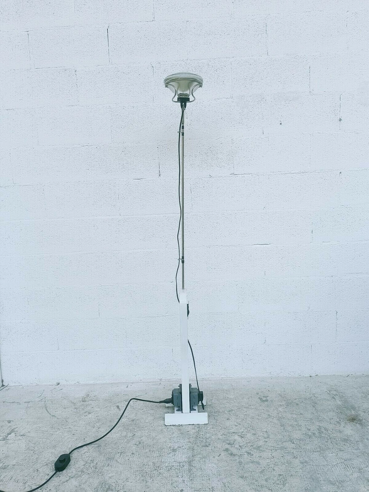 Toio floor lamp in enameled steel, iron and nickel-plated brass by Achille & Pier Giacomo Castiglioni for Flos, 60s 1280517