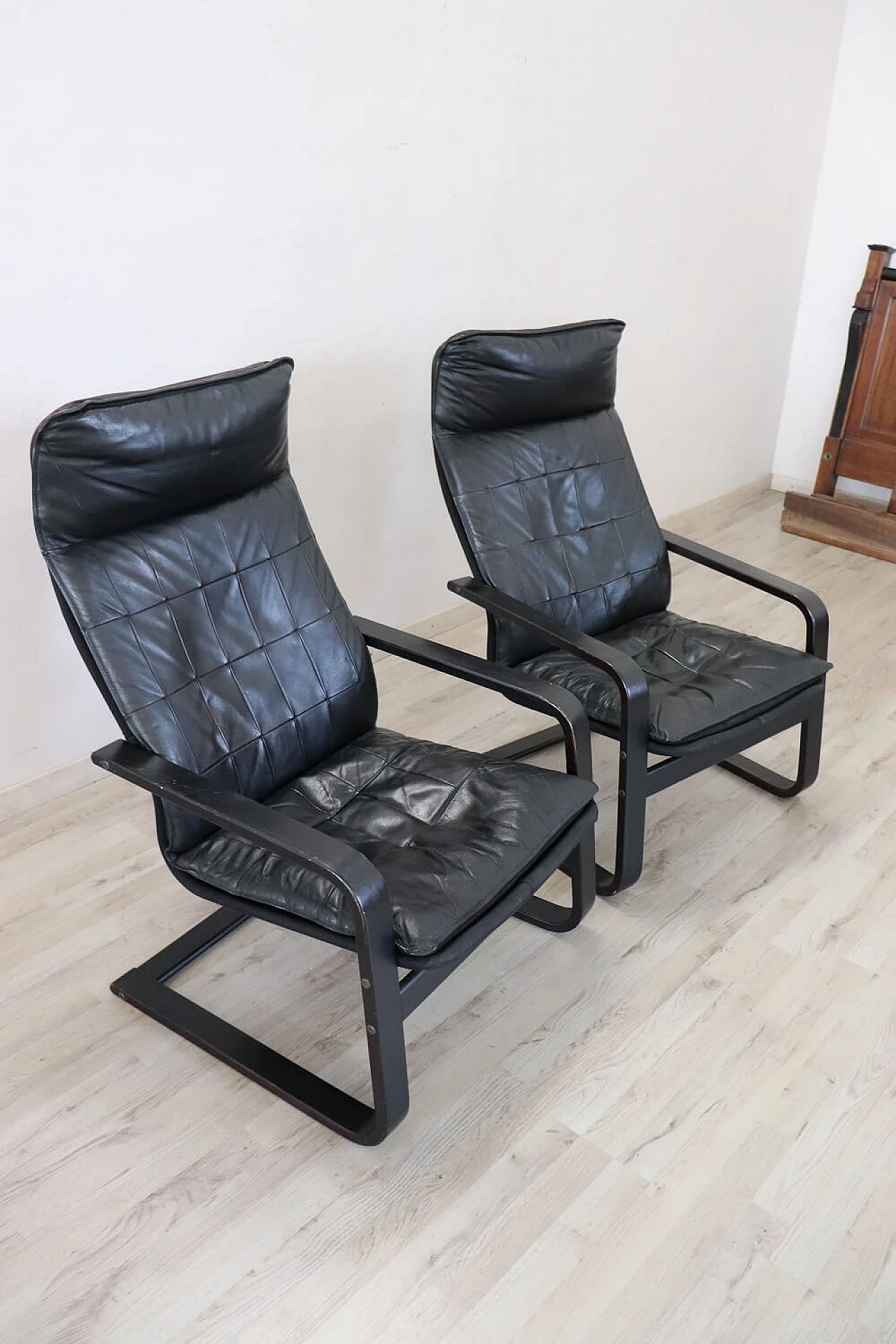 Pair of armchairs in black leather, 70s 1280642