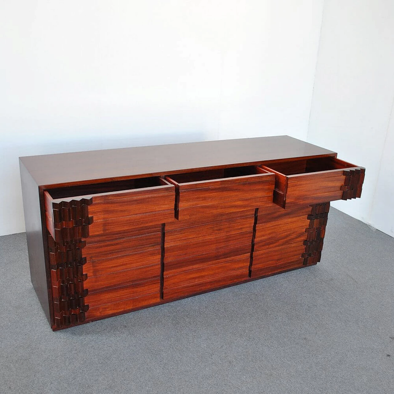 Diamante chest of drawers in walnut by Luciano Frigerio, 70s 1281166